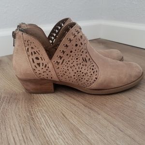 Carlos Santana Bridgett tan / taupe ankle booties